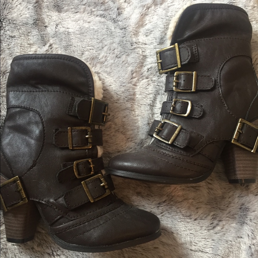 Guess Leather heeled booties w/faux fur